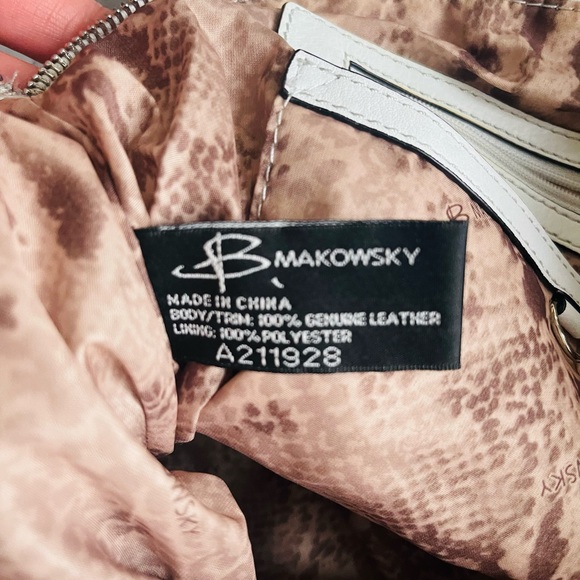 Vintage B. Makowsky White multiple pocket Purse/Bag - Picture 9 of 16